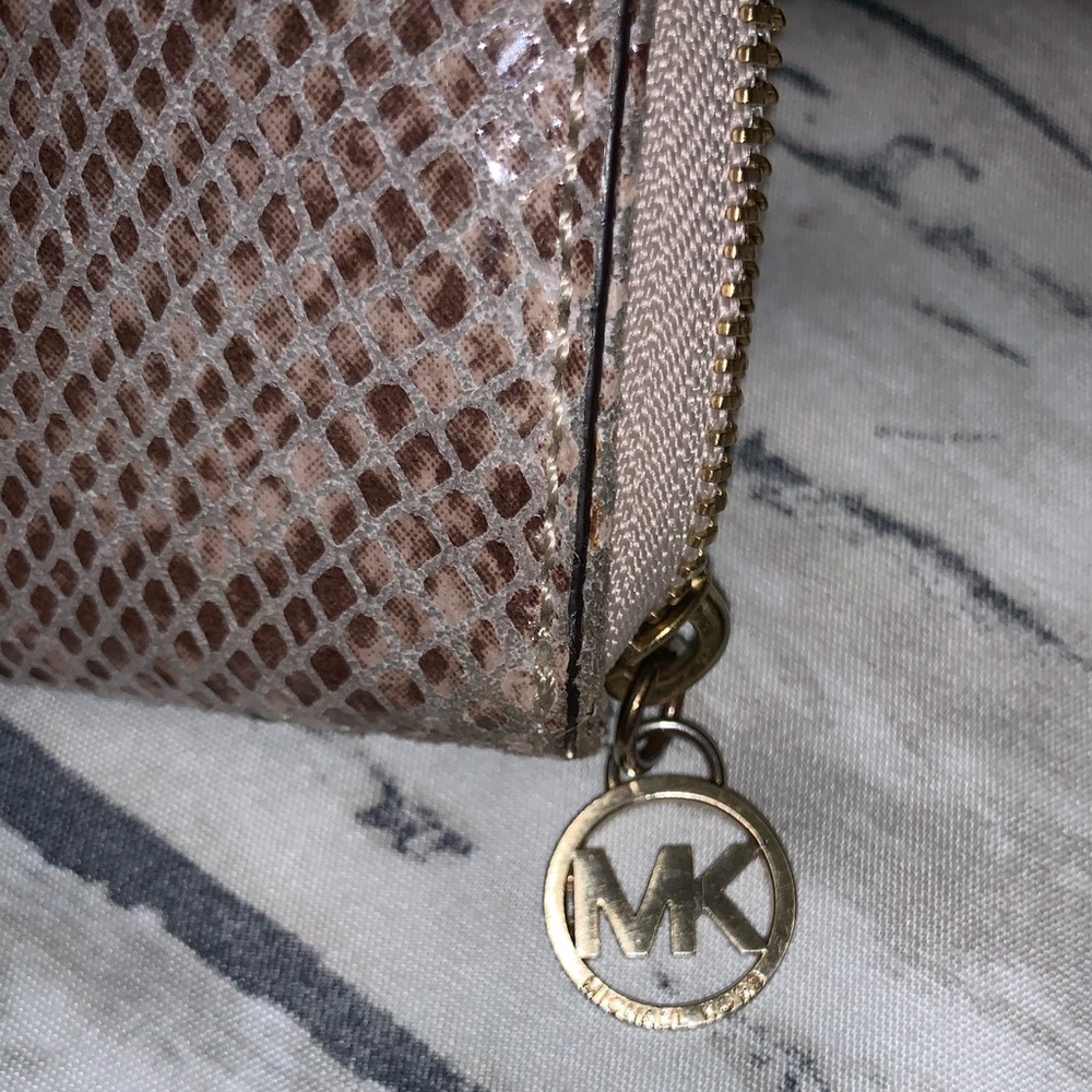 Michael Kors Python Print Wallet. - image 2